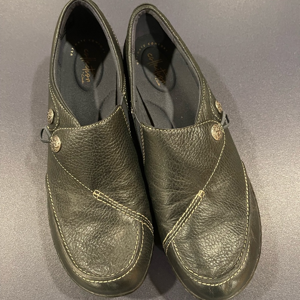 Clark’s comfort Collection Navy Leather Slip-on Clogs size 11. EUC